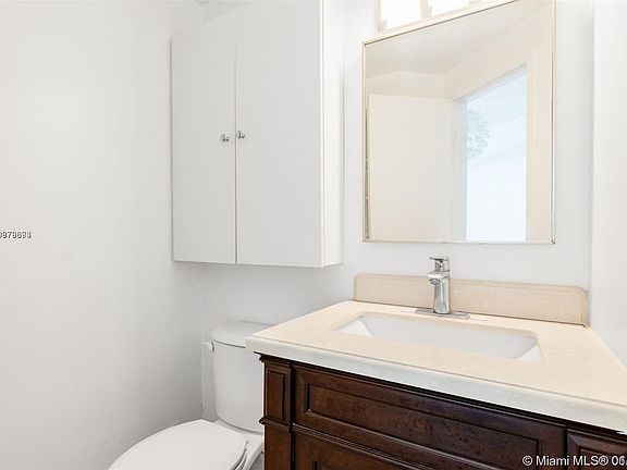 5th image of 825 Brickell Bay Dr APT 644