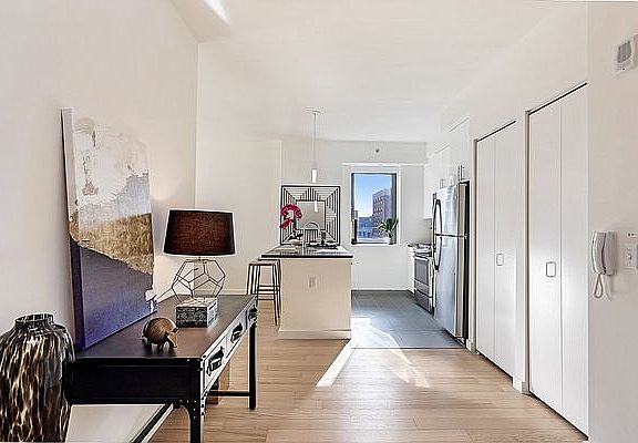 5th image of 180 Myrtle Ave #14P