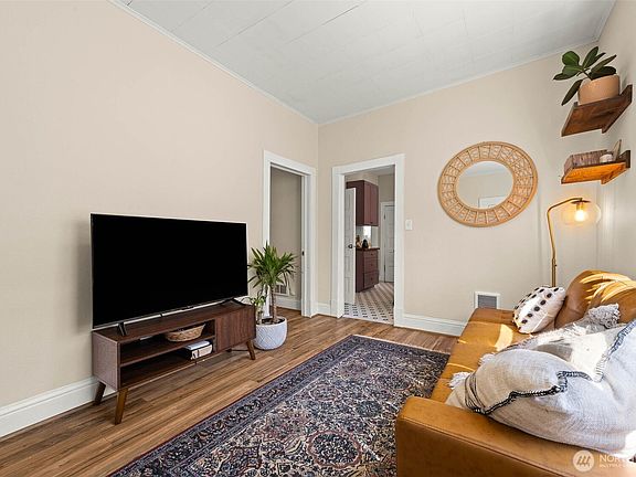 4th image of 2113 S Wilkeson Street