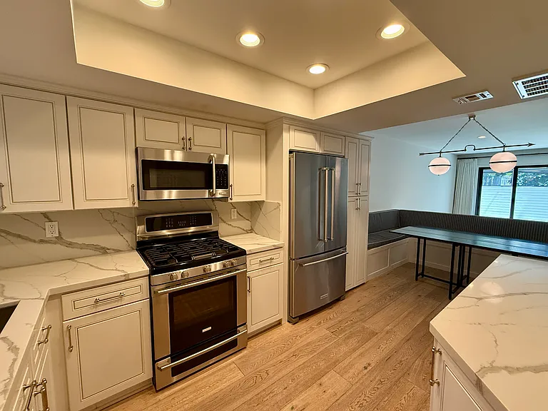 853 Larrabee St #6 — Photo 14