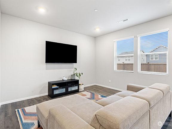 4th image of 10823 187th Street Ct E