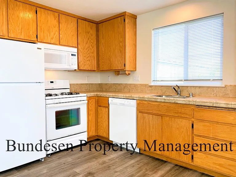 747 Fresno Ave — Photo 9