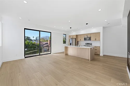 13602 Burbank Blvd Photo 1