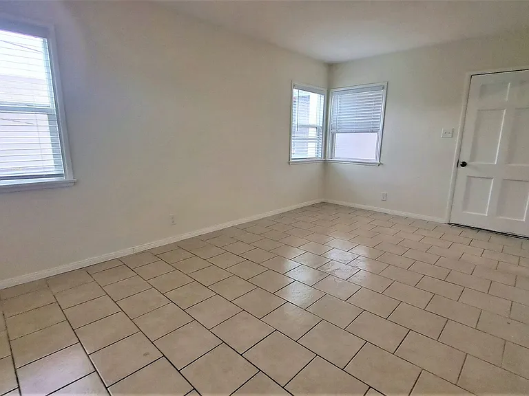 115 E Tamarack Ave — Photo 20