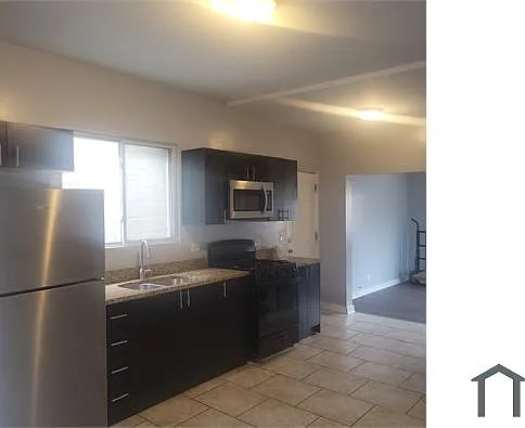 3 bed, 1000 sqft, $1,950 — Photo 1
