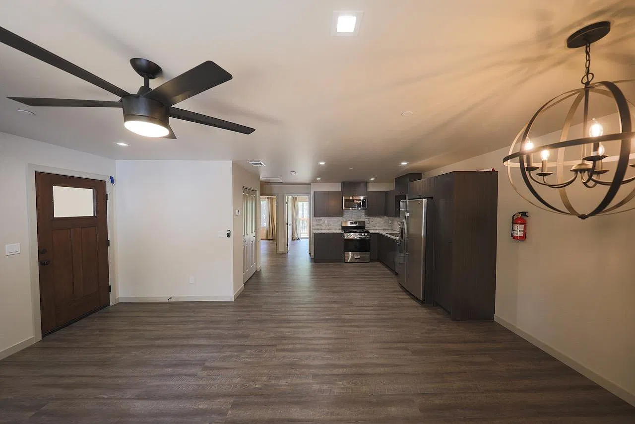 2 bed, 875 sqft, $2,300 — Photo 4