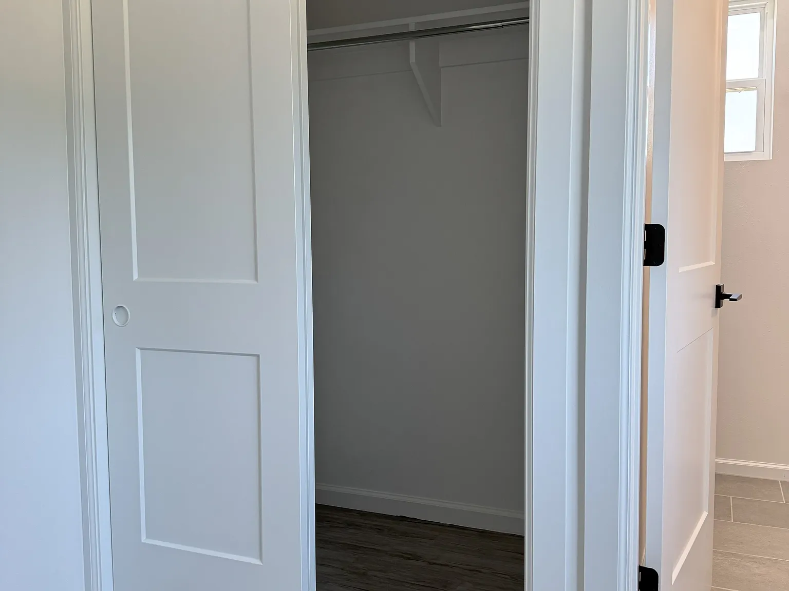 1102 East Hurd Street - C — Photo 3