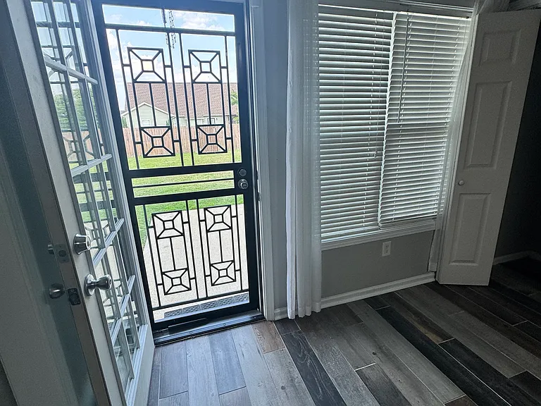 207 Bennington Dr — Photo 8