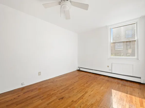 42 Carroll Street image 11 of 15