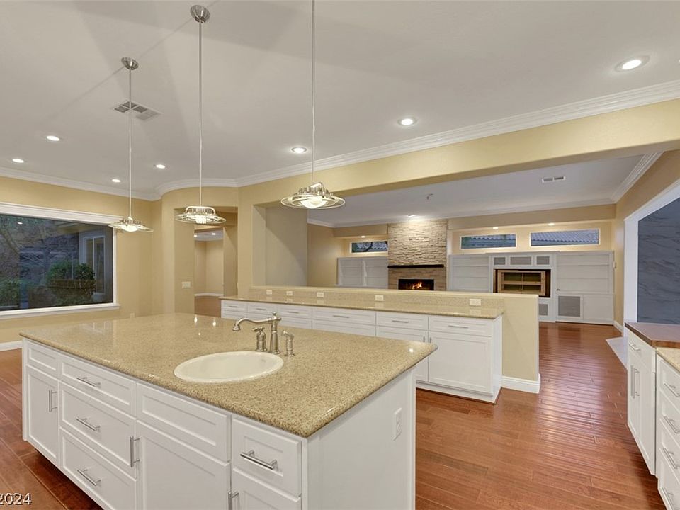 1st image of 2740 Desert Troon St