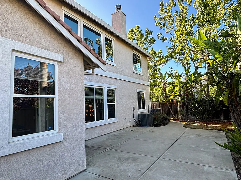 378 Roundhill Dr — Photo 25