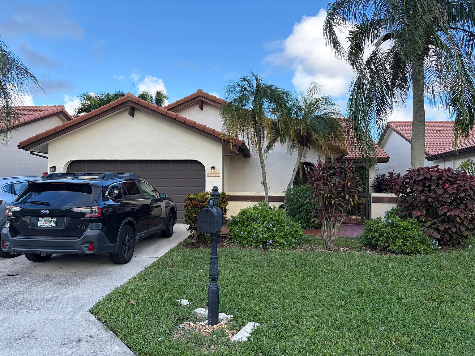 3 bed, 2.0 bath, 1577 sqft, $4,350 — Photo 2