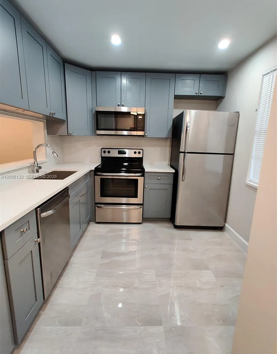 Palm Village Condo — Photo 2
