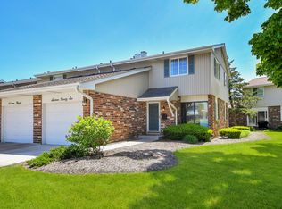 1696 Darwin Ct, Wheaton, IL 60189