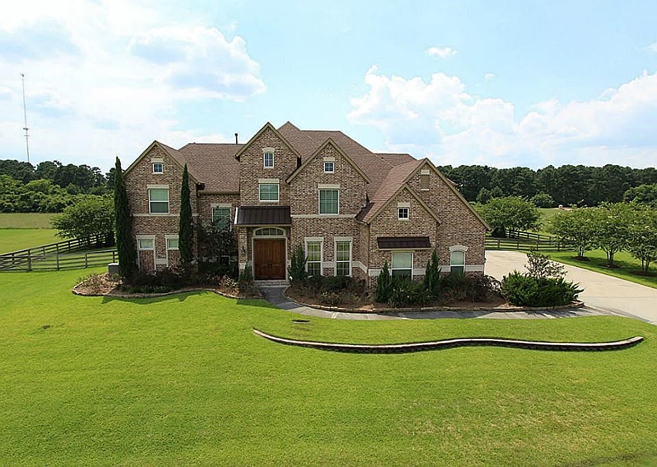 Welcome Home to 22303 Meadowhurst Cir in the Custom, Gated Community of Rosehurst in Tomball. Easy access to FM 2920, Hwy 99 & Hwy 249.