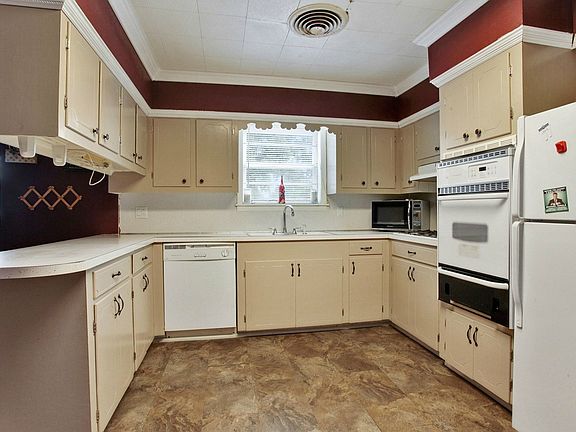 4th image of 515 Clayton Dr