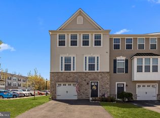 330 Pin Oak Ln, Perkasie, PA 18944
