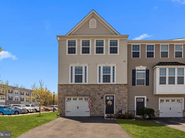 330 Pin Oak Ln, Perkasie, PA 18944