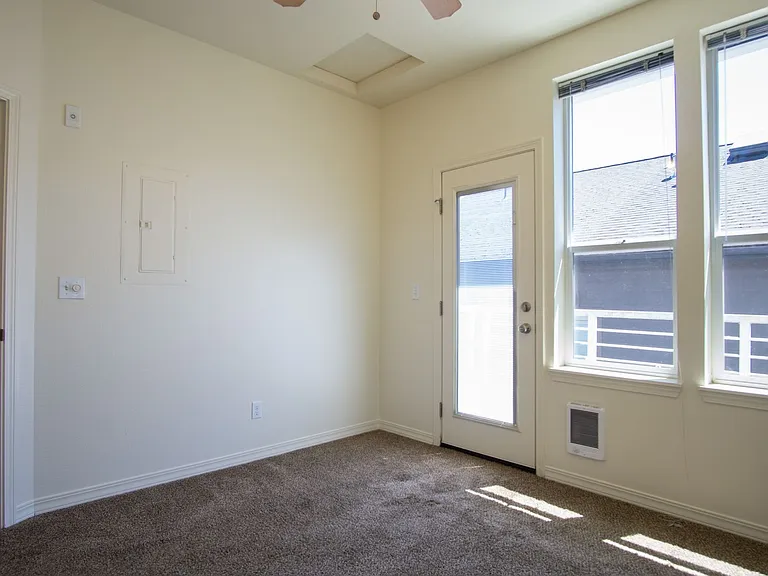 610 SE Spokane St #11 — Photo 11