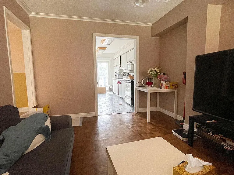 48 Chipwood Cres — Photo 3