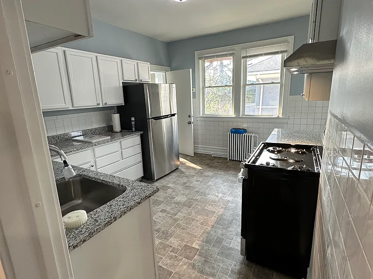 1606 James Ave N #2 — Photo 12