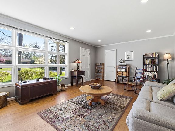 4th image of 409 Arrowwood Dr