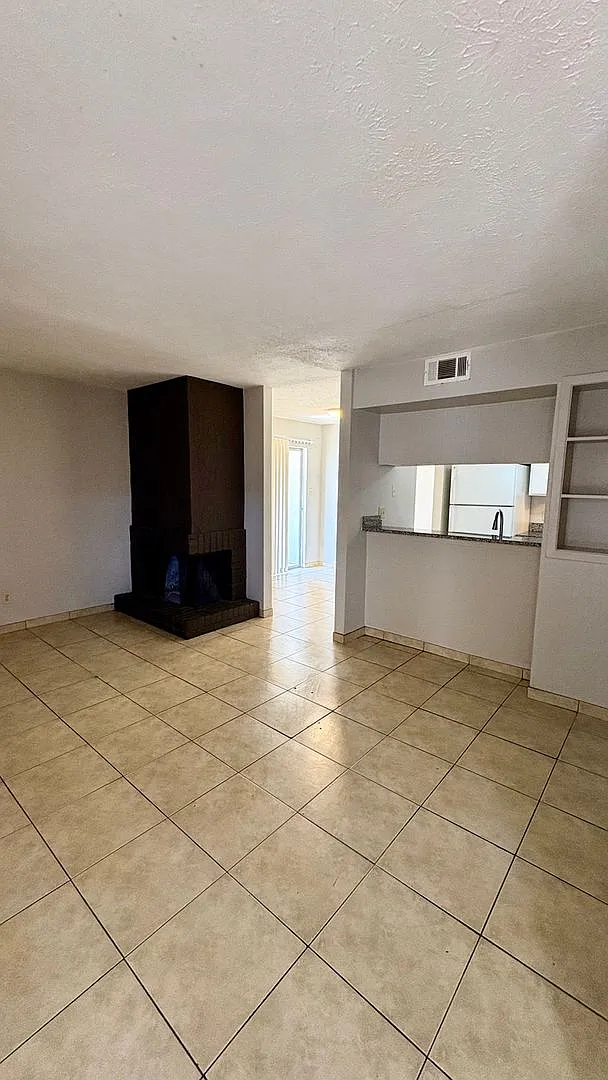 Cozy 1 Bedroom 1 bath Condo in East Tucson — Photo 3