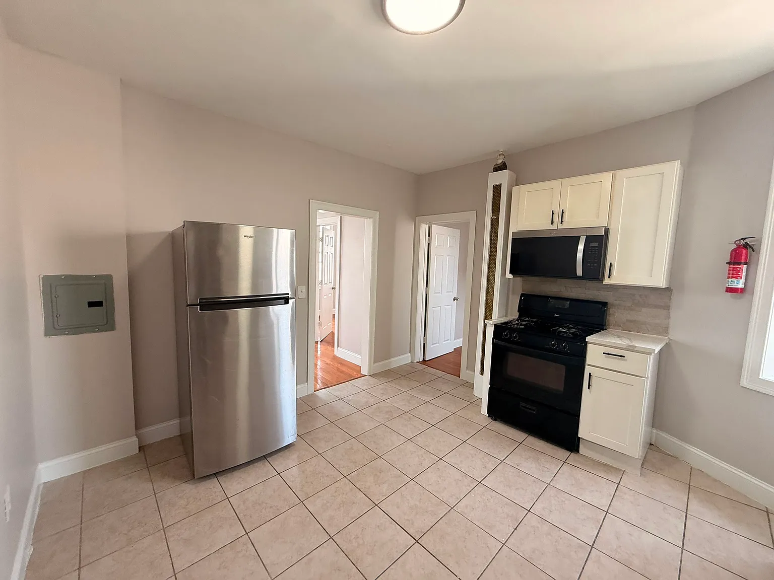 2 bed, 850 sqft, $2,095 — Photo 2