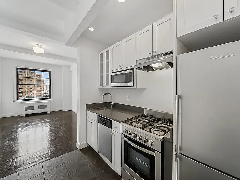 160 W 71st St #8K — Photo 6