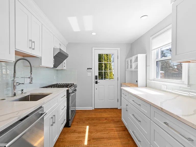 36 Ocean Dr E — Photo 4