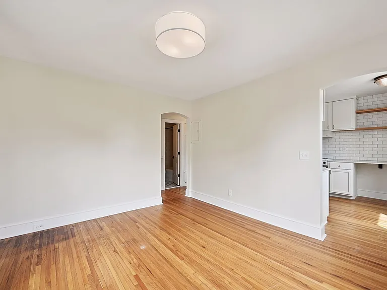 613 Wayzata Blvd E — Photo 8