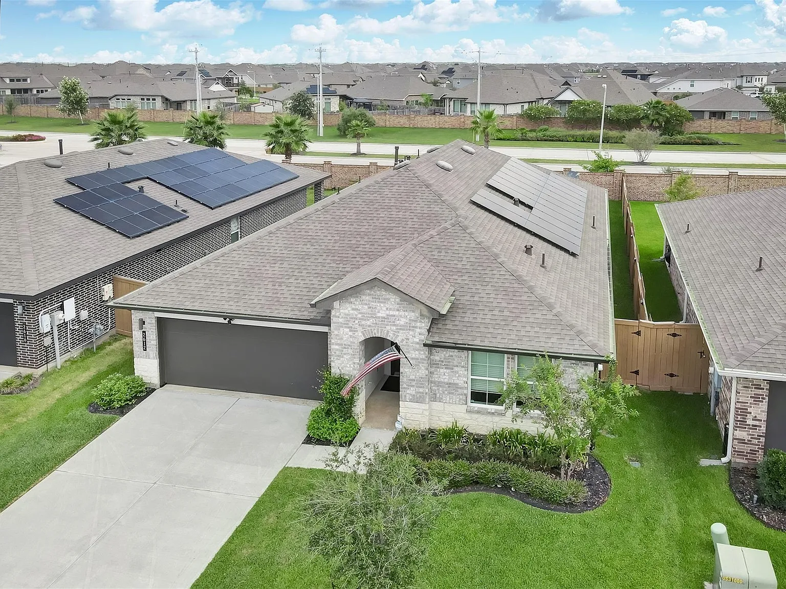 4 bed, 3.0 bath, 2045 sqft, $2,600 — Photo 3
