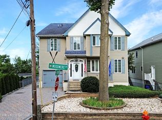 1153 Woodmere Dr, Keyport, NJ 07735