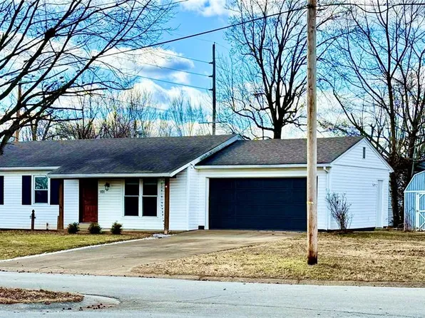 101 Meadowbrook Dr, Farmington, MO 63640