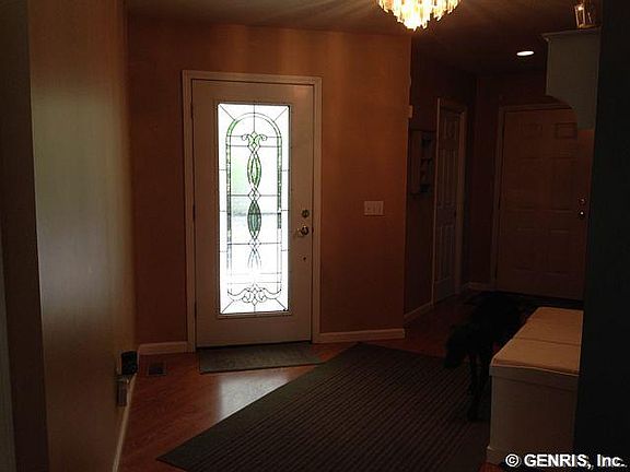 3rd image of 25 Meadowbrook Dr