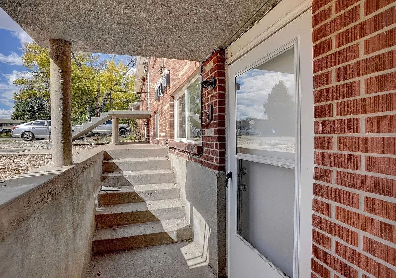 5345 W. 3rd #6 | 1 Month Free - Spacious 2-Bed / 1 Bath Apt In Lakewood! — Photo 3