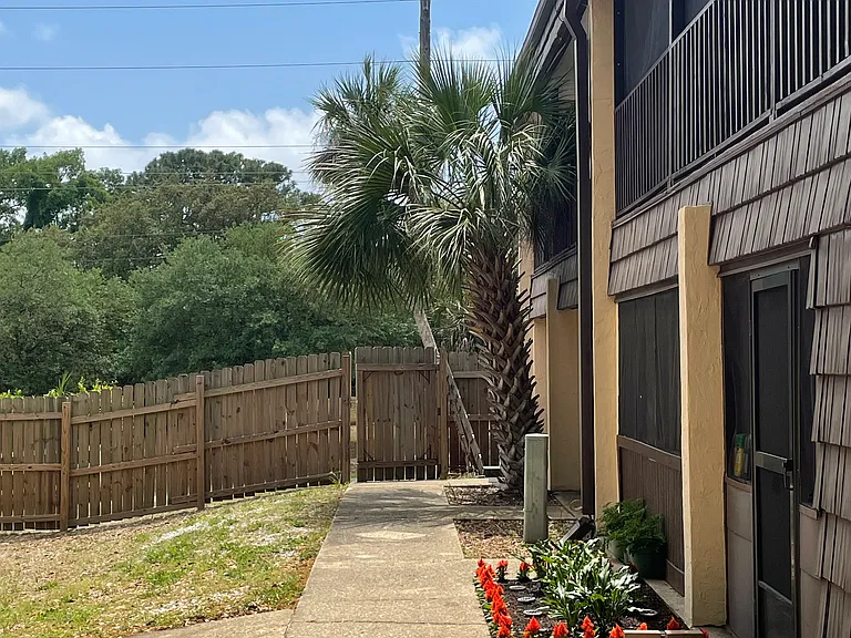 408 Marshall Ct NW #2 — Photo 41