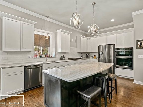 4th image of 48965 Pinebrook Dr #1