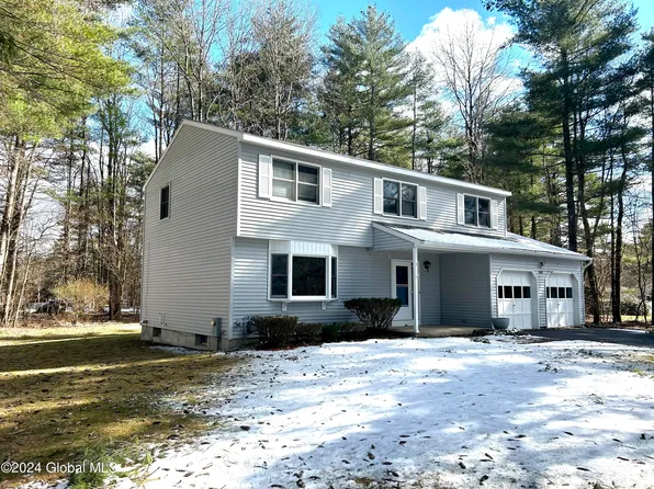 1 Queen Diana Lane, Queensbury, NY 12804