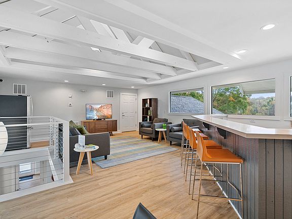 Resident Lounge at Hawthorne at Oak Ridge in Greensboro, NC