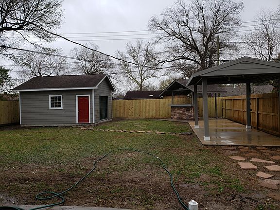 Shed in back yard 1/2 bath inside shed