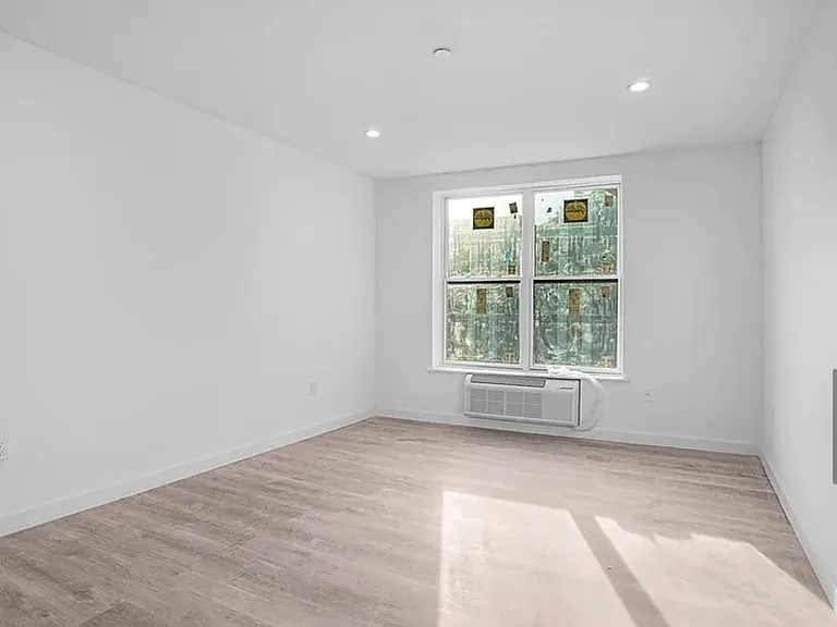 1256 Shakespeare Ave #2 — Photo 3