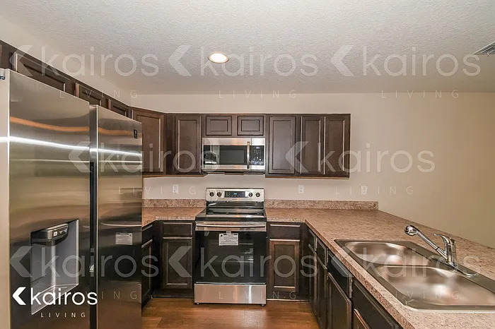 1336 Lake Shore Blvd — Photo 6