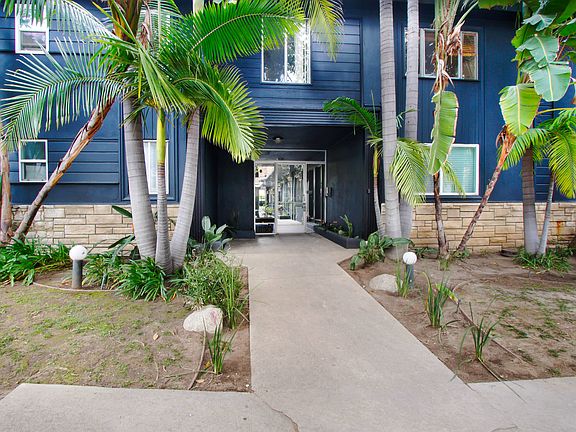 2nd image of 1844-1850 N Harvard Blvd #B05