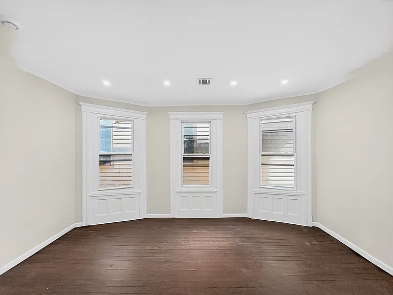 345 Walnut St #3R — Photo 16