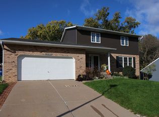 3980 Aspen Hills Dr, Bettendorf, IA