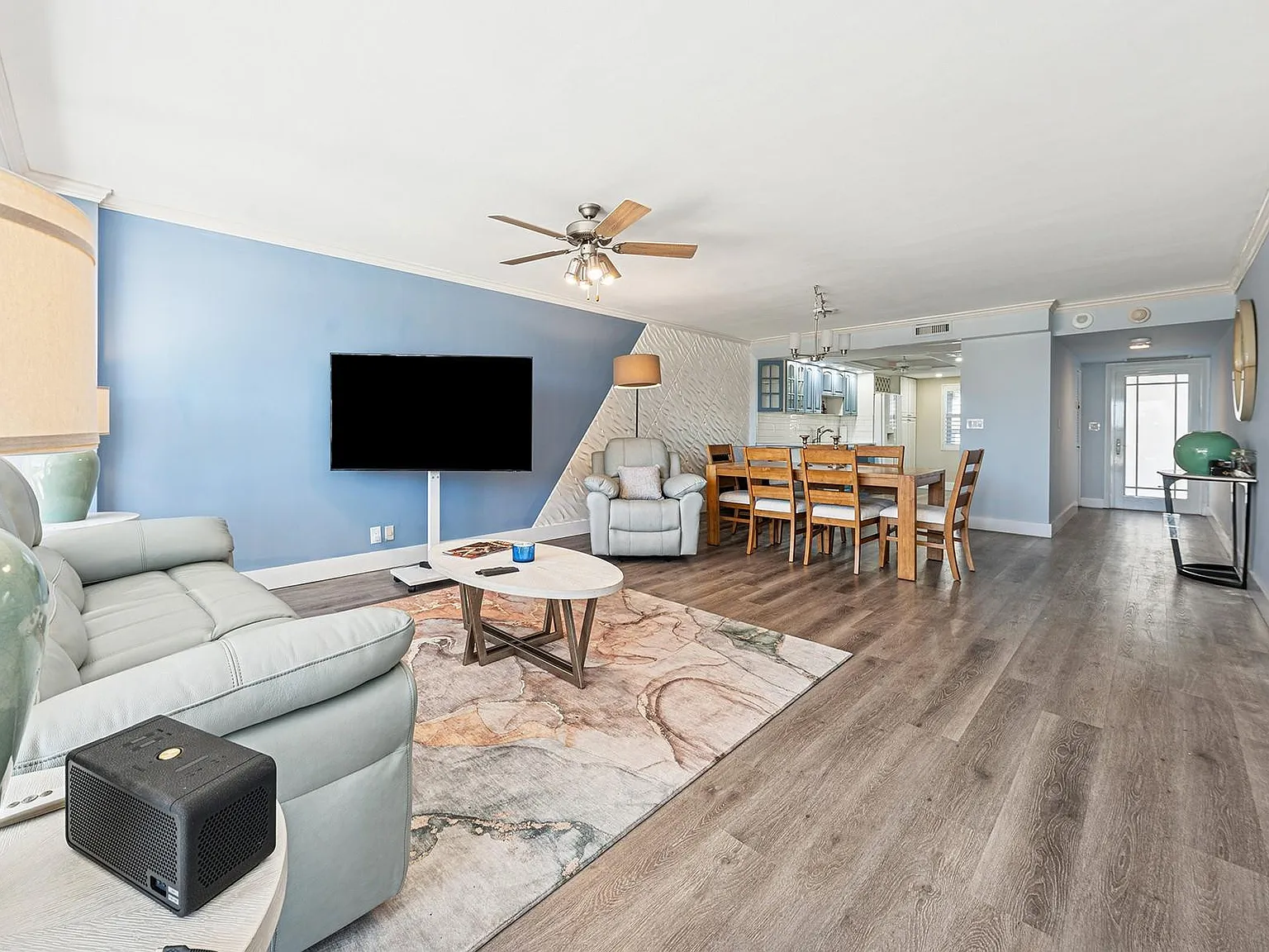 1 bed, 1.5 bath, 1092 sqft, $2,750 — Photo 2