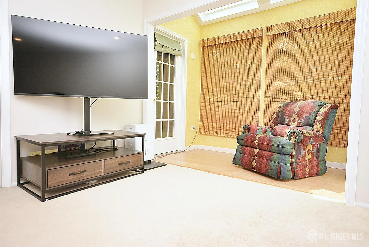 2 bed, 2.0 bath, 1174 sqft, $2,700 — Photo 4