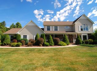 2 Meadow Ridge Rd, Columbia, NJ 07832