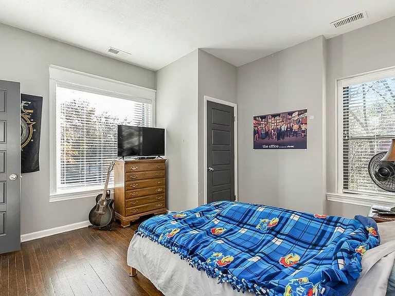 1206 E Armour Blvd — Photo 28